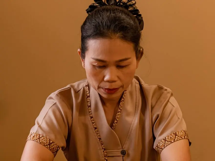 ท่ายืดกล้ามเนื้อในการนวดไทยดั้งเดิม